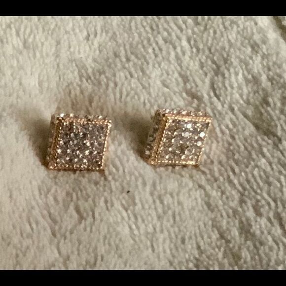 Exquisite 18k Gold Diamond Earrings - Picture 1 of 3